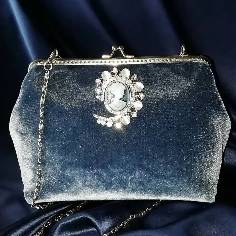 

Lost in Vintage Velvet FabricBag Kisslock Bag Large Bag Purse Shoulder Cross Metal Frame Clutch Detachable Chain 18x15x9cm