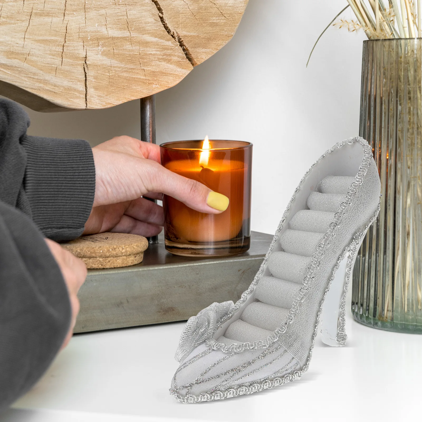 

High Heel Shaped Earring Stand Resin Jewelry Display Holder For Rings Bracelets Necklaces Retail Earring Display Stand