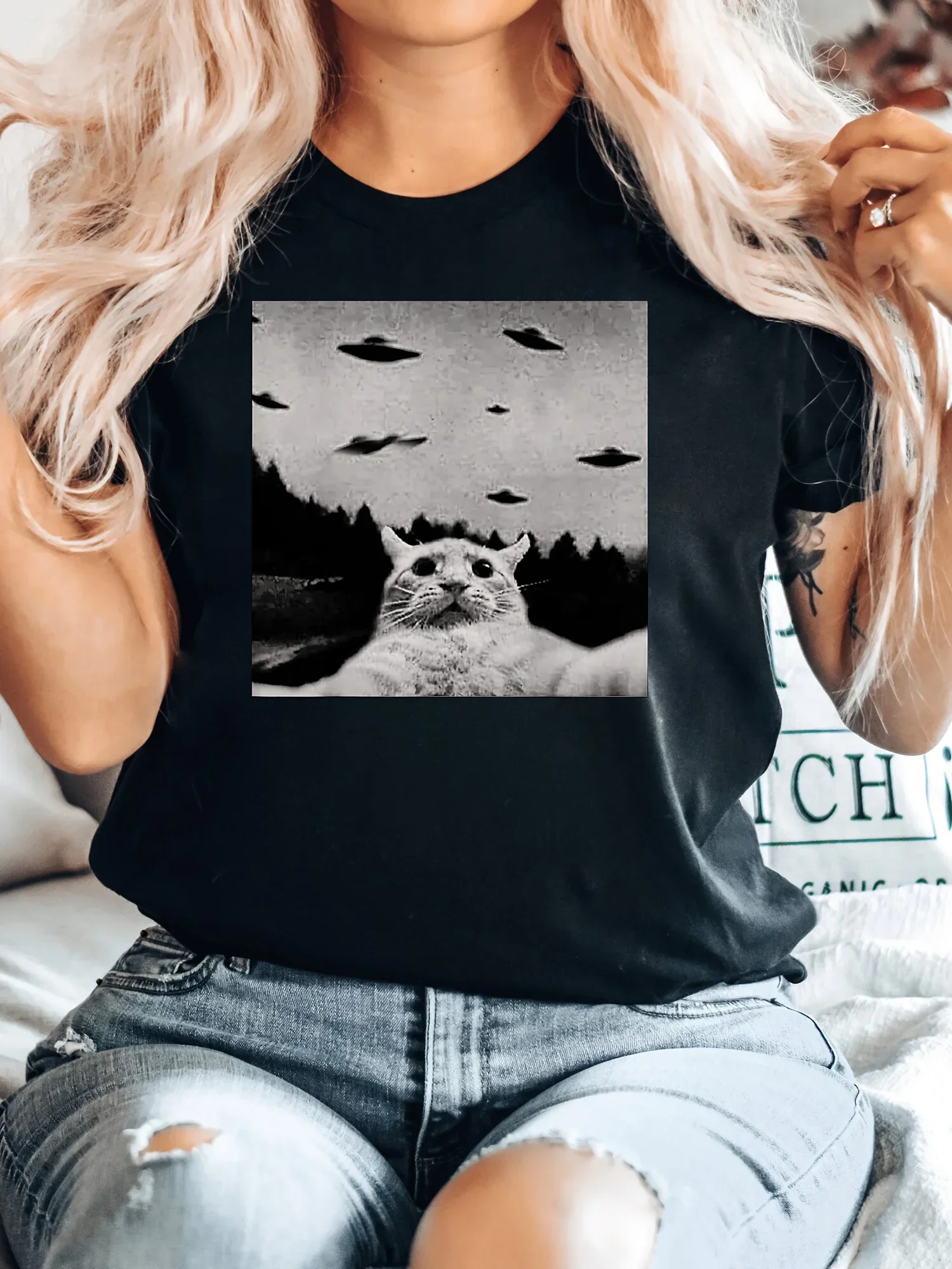 2024 Sunmmer New T Shirt Cat Selfie & UFO Print Short Sleeve Crew Neck Tops Women's Clothing  Ladies Fashion Female Graphic Tee