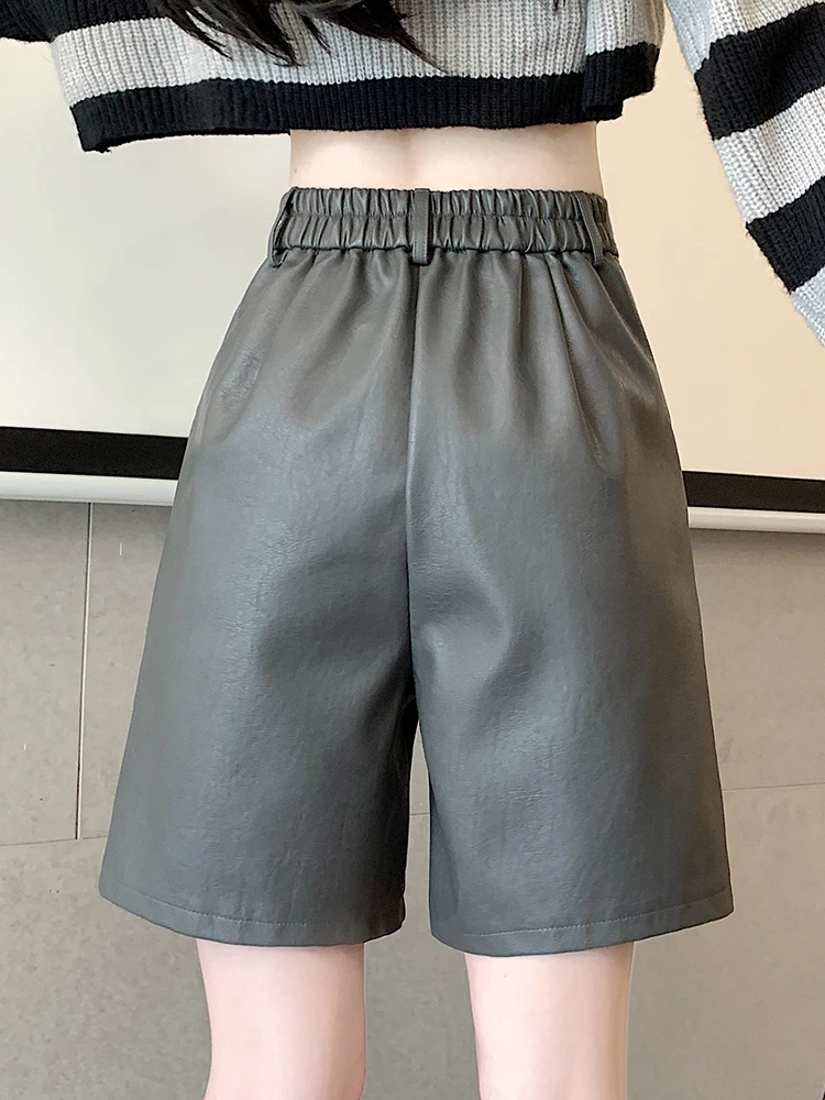 Pantalones cortos elásticos de cuero PU para mujer, Shorts de pierna ancha con bolsillos, de cintura alta, color gris, negro y marrón, 2024