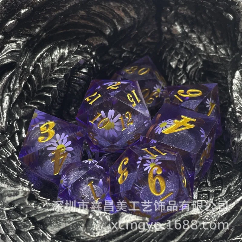 

Green Glitter Resin Dice with Artificial Resin Daisy Fish for DND TRPG Tabletop Gaming 7pcs.set D6D20 Entertainment Dice Tool