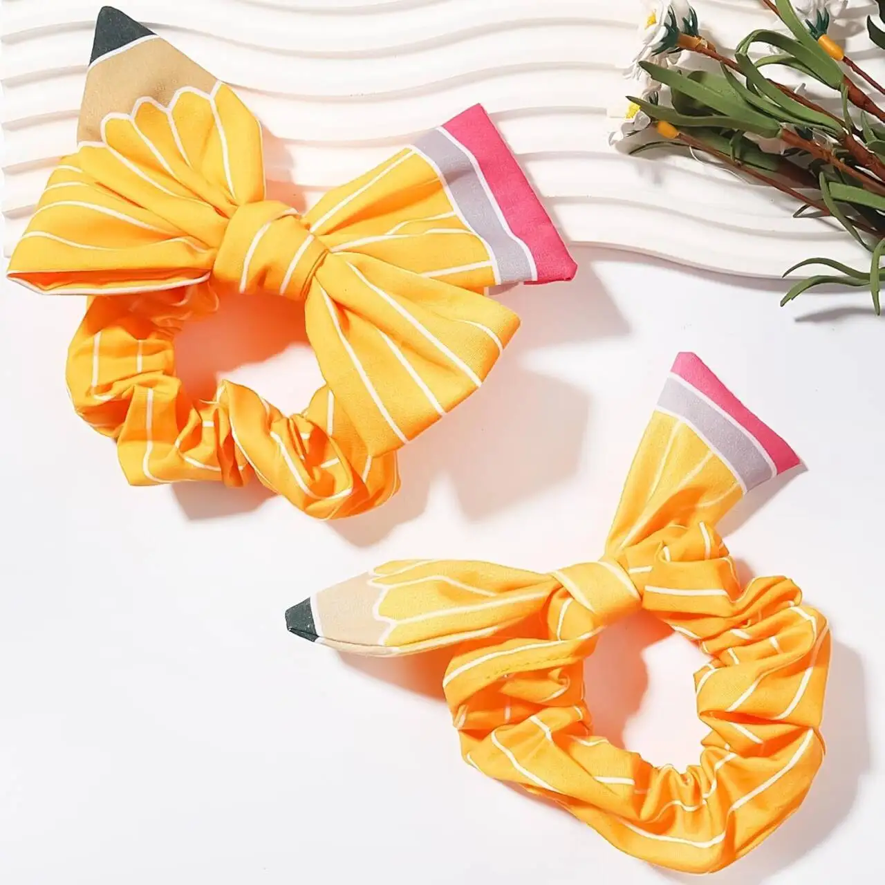 

Yellow Bow Scrunchie Set, 2-Piece Pencil Hair Ties, Back-To-School Hair Accessories, Striped Scrunchies, for Daily Use.