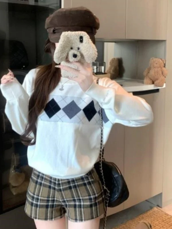 

Белый вязаный пуловер с ромбовидным узором, длинными рукавами и круглым вырезом, женский топ в корейском стиле, весна 2026, новая коллекция, базовая модель для колледжа