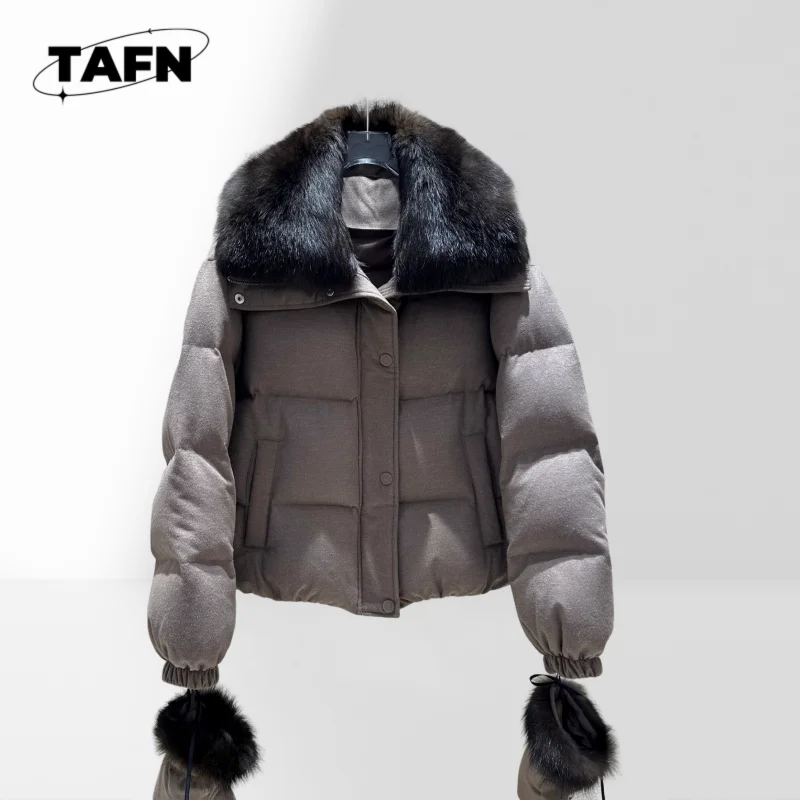 

Style for Women, Warm and Cozy Warm Insulated Winter Jackets for Snowy Days Fashionable Jackets for Fall & Winter AK0501