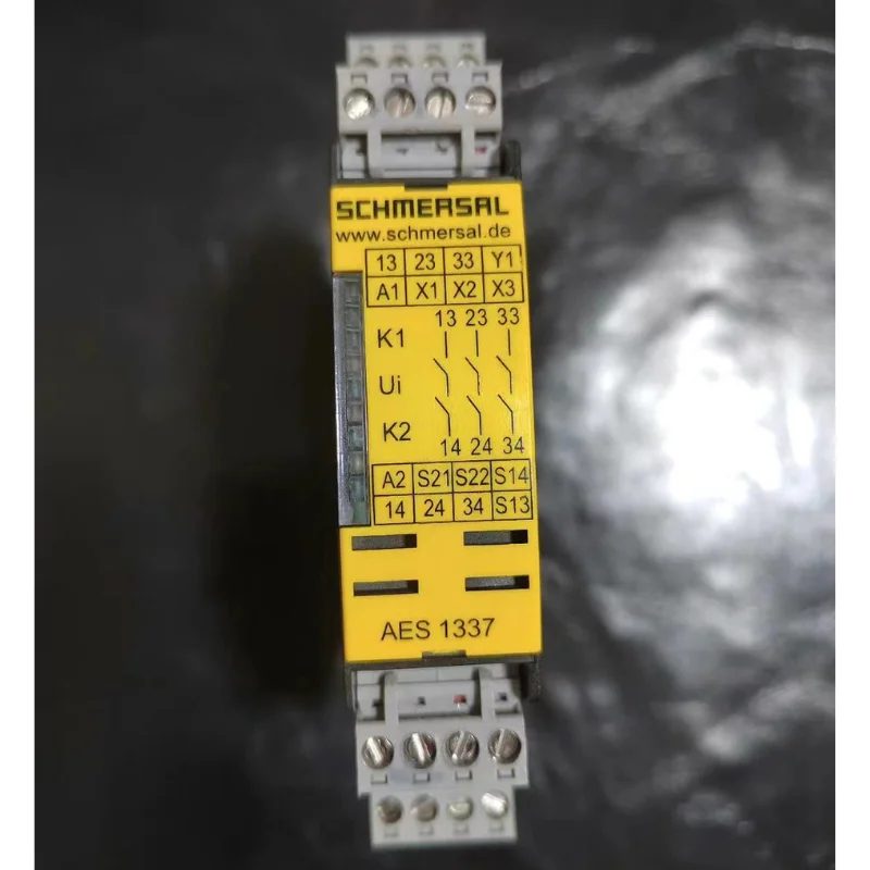 Second hand AES1337-24V safety relay Test OK, fast delivery