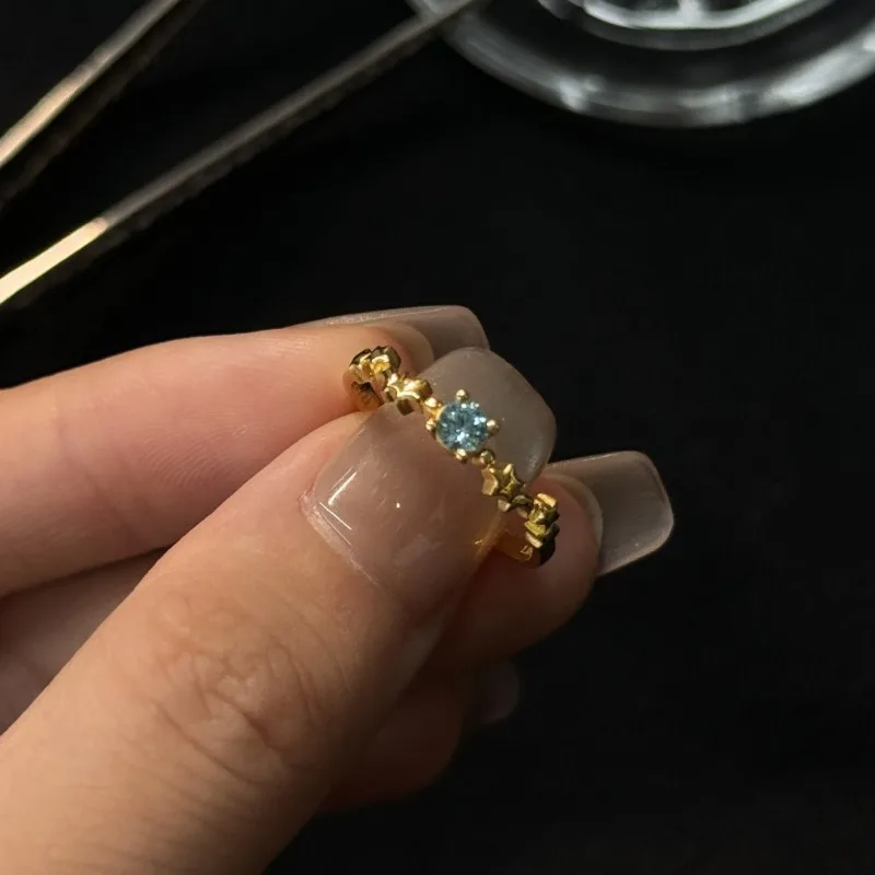 خاتم الزركون المرصع بالذهب العتيق من القرون الوسطى بتصميم متخصص وخفيف الوزن وحلقة مفتوحة على شكل نجمة راقية