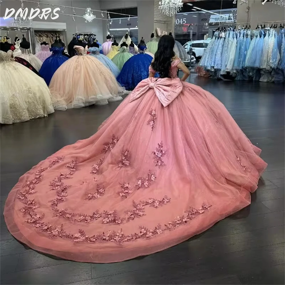 Abito da ballo classico con scollo a cuore Quinceanera 2024 Abito elegante con applicazioni di fiori 3D Abito elegante con spalle scoperte 16 Abito da festa