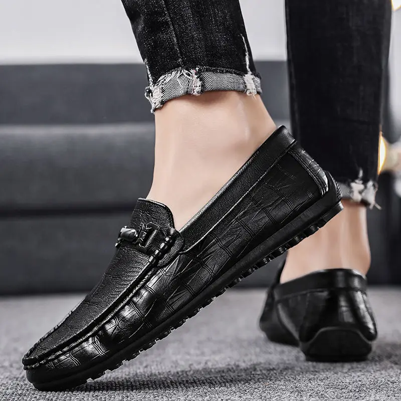Men\'s Leather Shoes Round Toe Flat Black Male Casual Shoe Legitimate Designer in Promotion New Footwear Offer Social 2025 Trend
