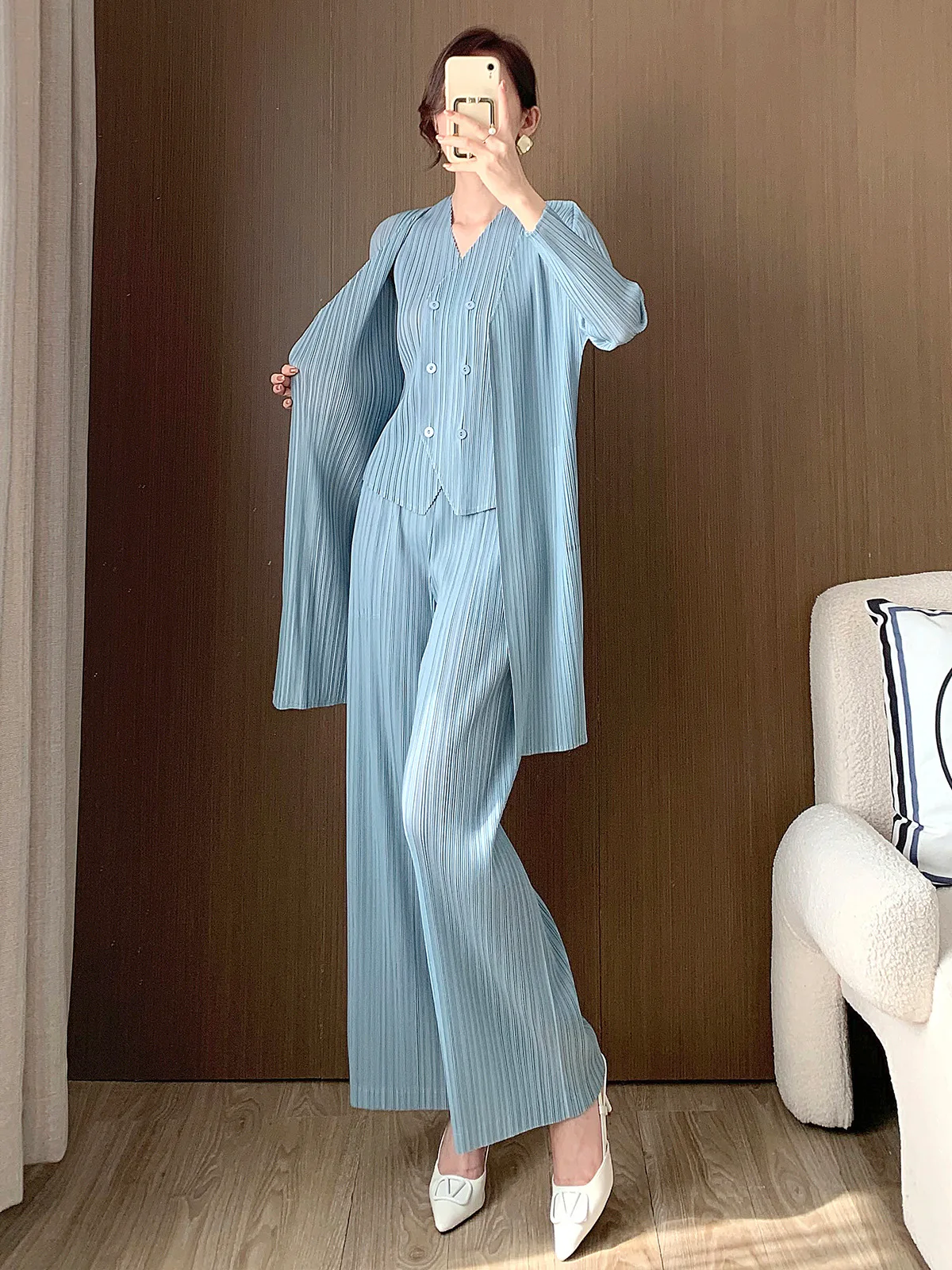 

Miyake Women's Suit 2025 Summer New Fashion Casual Solid Colour Sleeveless Top Long Sleeve Jacket Straight Pants Three Piece Set