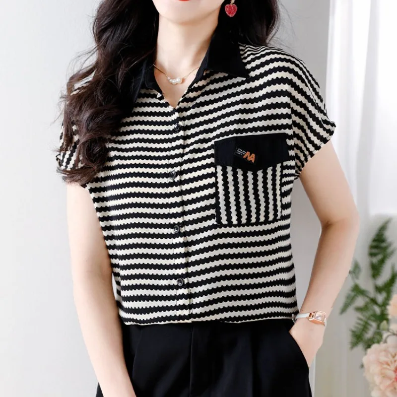 2024 Women's Summer New Patchwork Fashionable Lapel Button Pocket Stripe Slimming Office Lady Casual Loose Short Sleeved Tops