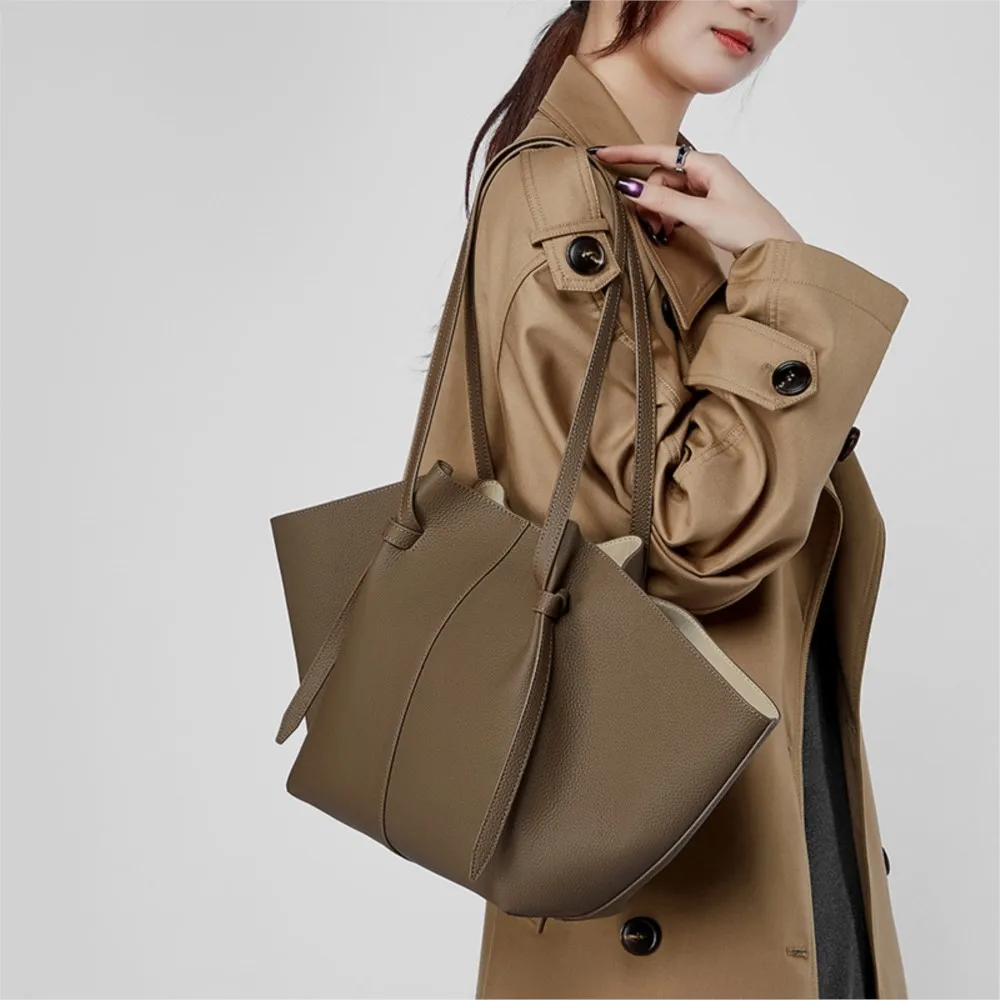 2026 Head layer cowhide large capacity tote bag, genuine leather women's bag, fashionable bat bag, versatile commuting handbag