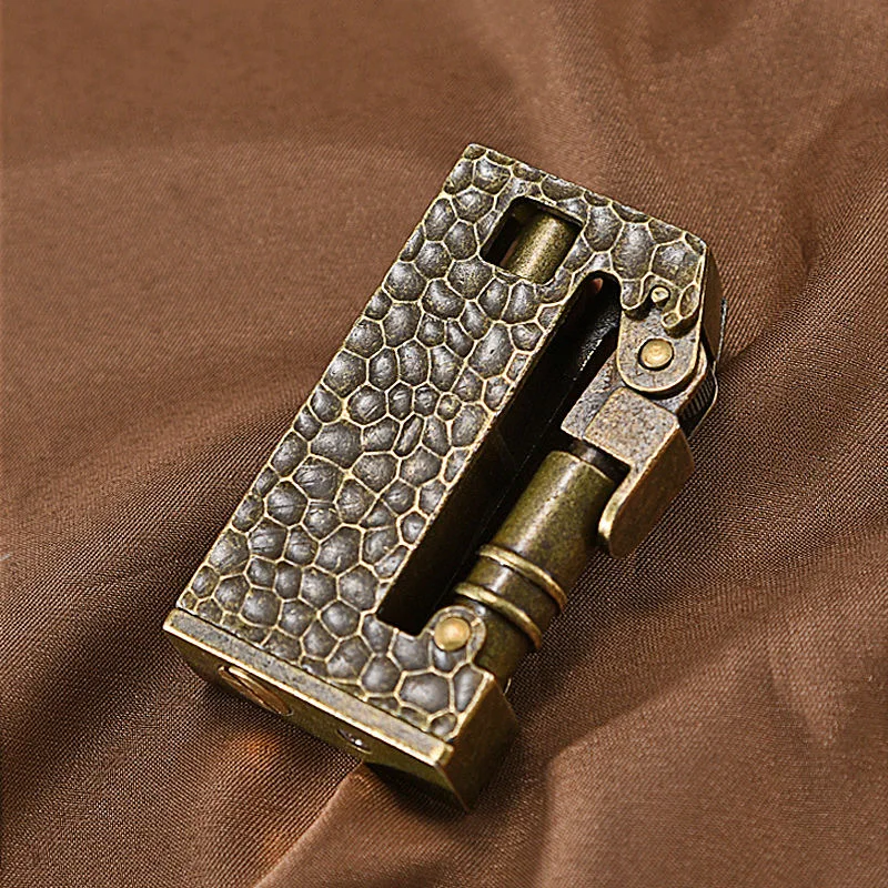 

2025 Ретро Scimitar Зажигалка Ветрозащитная Яма Гетеросексуальная Металлическая Пресс Зажигалка Оптовая Мужской Персонализированный Подарок