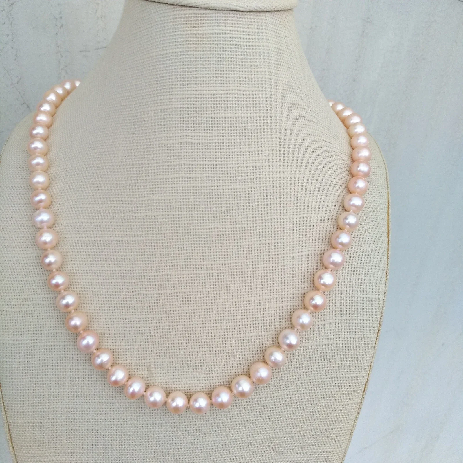 

Natural Pearl AAAA8-9mm Round South Sea Pink Pearl Necklace 20 inch 14k Gold