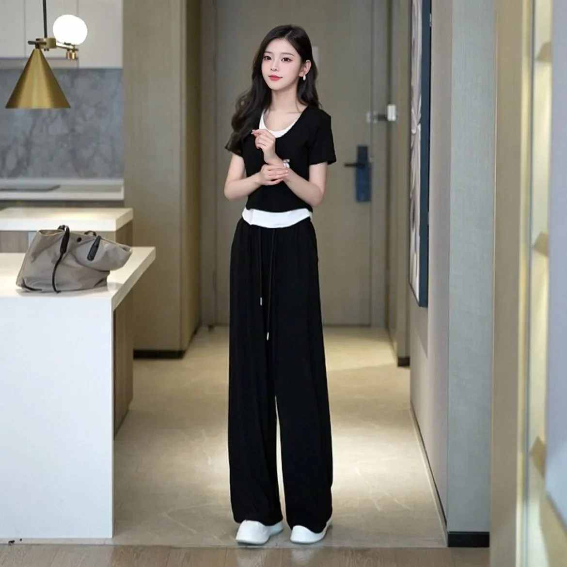 Pantaloni da donna larghi Estate 2024 Top e pantaloni da donna neri Set da due pezzi con manica Novità in gruppi coordinati Corea Elegante D di
