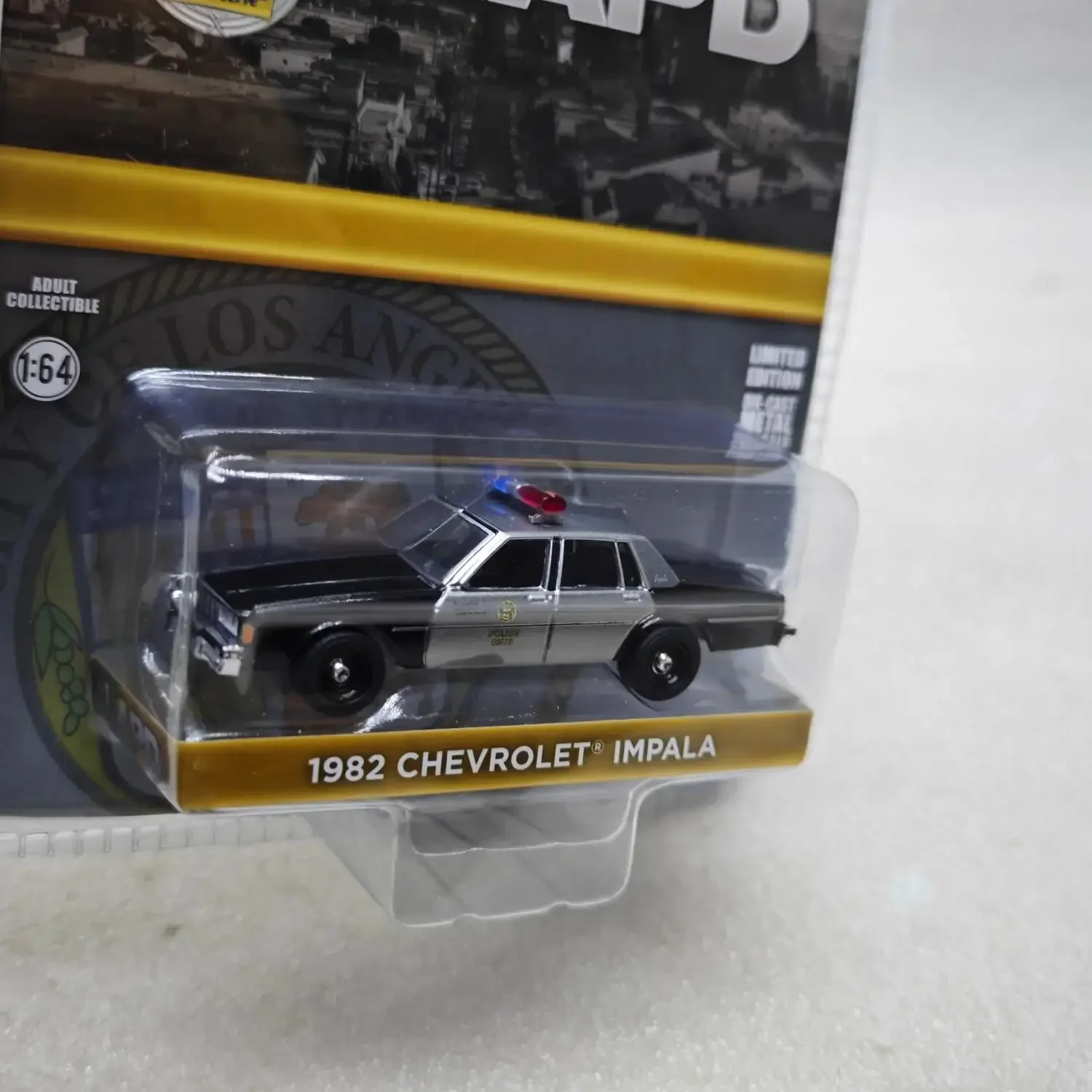 

Greenlight 1:64 1982 Chevrolet Impala Имитационная модель автомобиля из сплава