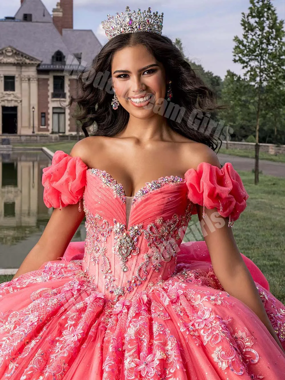 Customized Girls Quinceanera Dresses Crystal Beaded Appliques Prom Dress Off Shoulder Sweetheart Ball Gown Evening Vestides