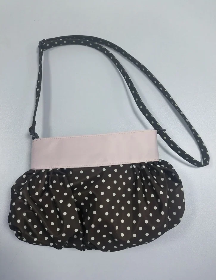 Koreanische Umhängetasche mit Polka Dots, große Tragetasche mit plissiertem Design und Holzknopf-Dekor, niedliche lässige Handtasche für Mädchen – Detail 4