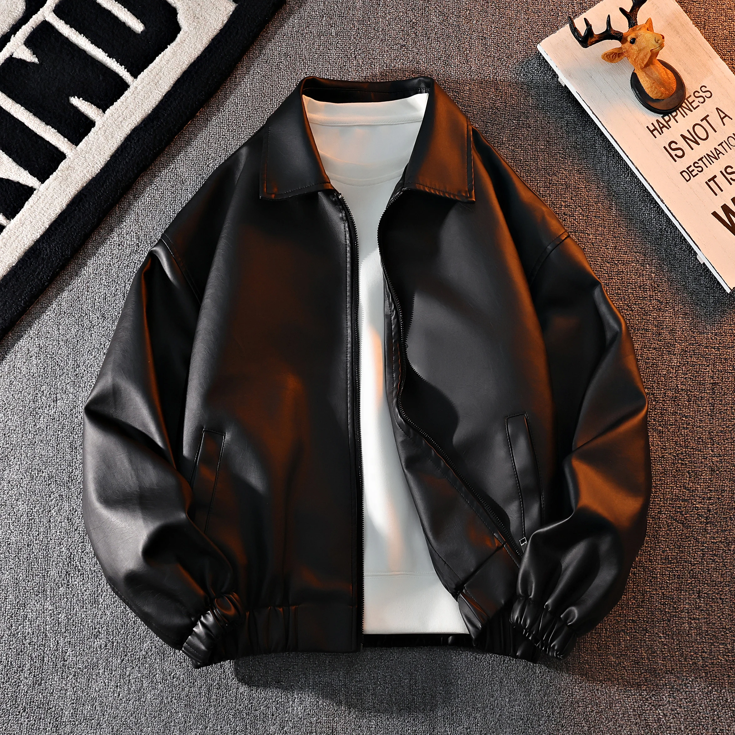 

Casual Men's Faux Leather Jacket - Chinese Character Print, Lapel Collar, Oversized Zip-Up & Lightweight for Weekend Outings