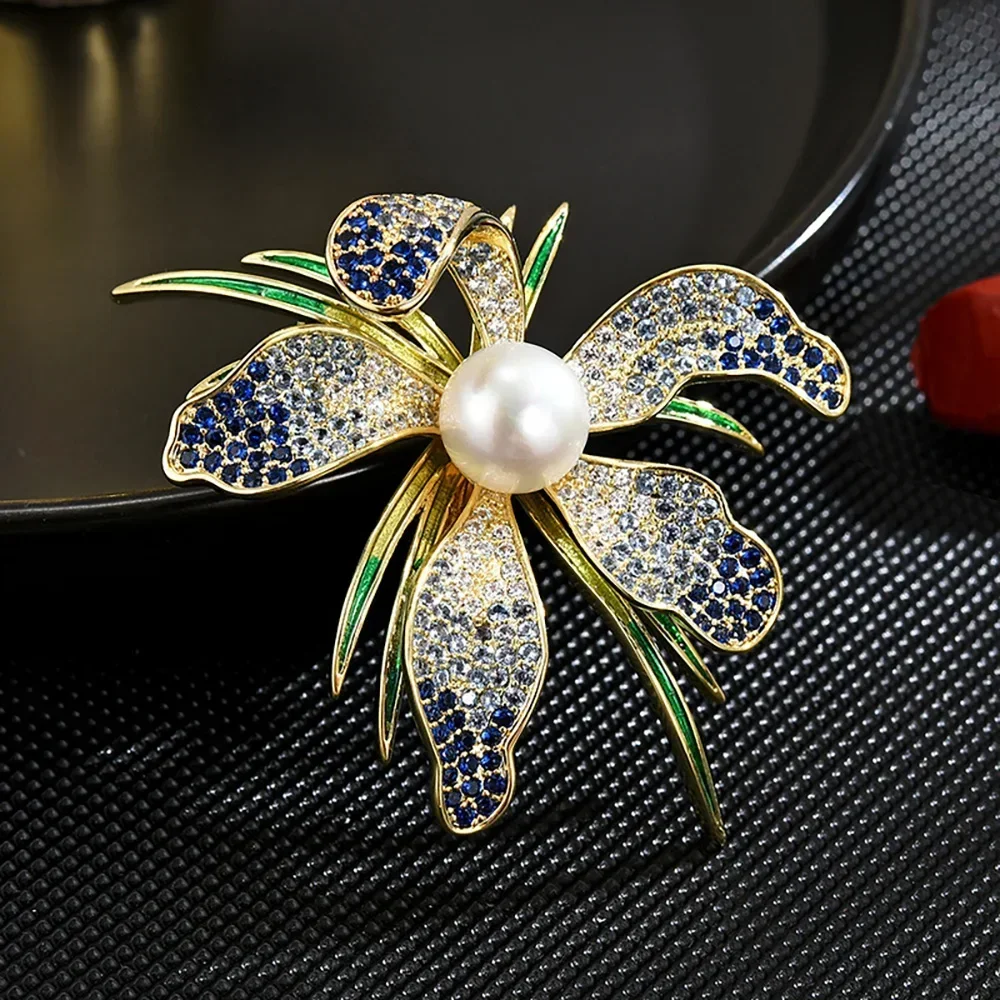 

Rhinestone Pearl Flower Brooches for Women Luxury Designer Shiny Crystal Brooch Clothes Accessories Party Jewelry Gifts