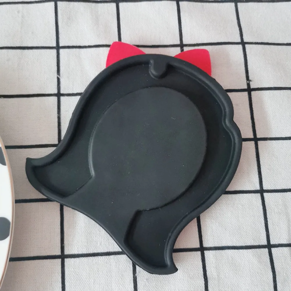 

2pcs Creative Silicone Women Hair Spoon Rest Heat Resistant Thickened Spatula Holder Cartoon Utensil Holder Dinning Table