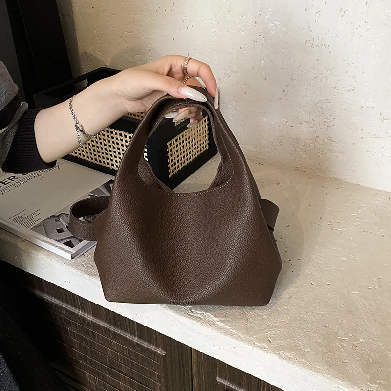 حقيبة يد جلدية ناعمة بتصميم فرنسي للنساء موضة ربيع 2026 حقائب كروس بكتف واحد أنيقة للحفلات بمقبض صغير