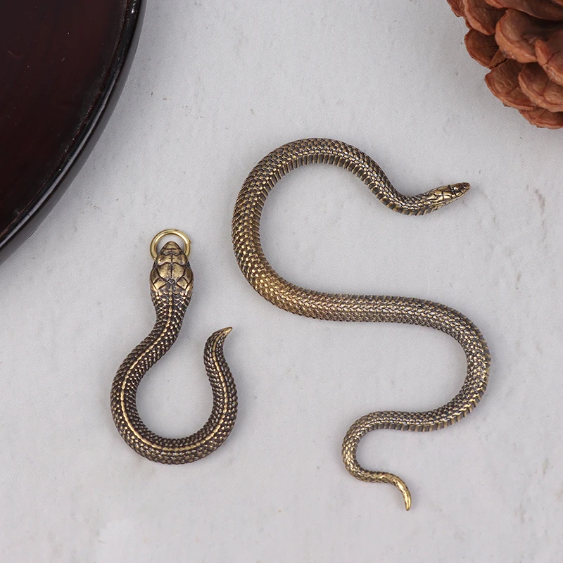 Vintage Brass Mini Zodiac Snake Keychain Pendant Desktop Ornaments Creative Snake Figurines Home Decorations Tea Pet Crafts