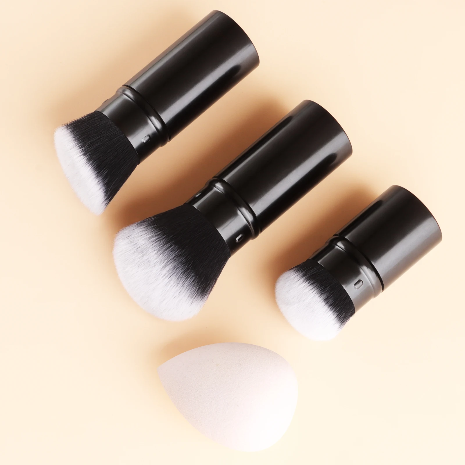 3-teiliges einziehbares Puderpinsel-Set, tragbarer Rougepinsel mit Metallgriff und Wassertropfen-Make-up-Schwamm, Make-up-Werkzeug in mehreren Formen