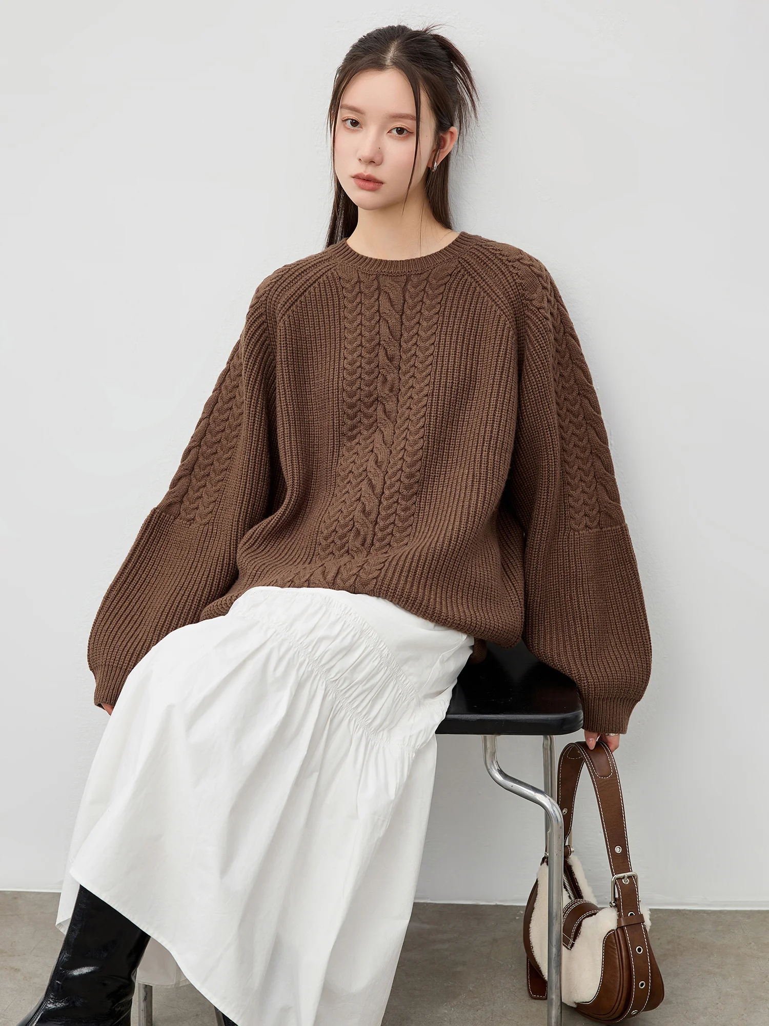 

Уютный свитер из смесовой шерсти с круглым вырезом J0912, оверсайз, в нежном стиле, комфортный, в стиле lazy fashion, из акрила и смесовой шерсти