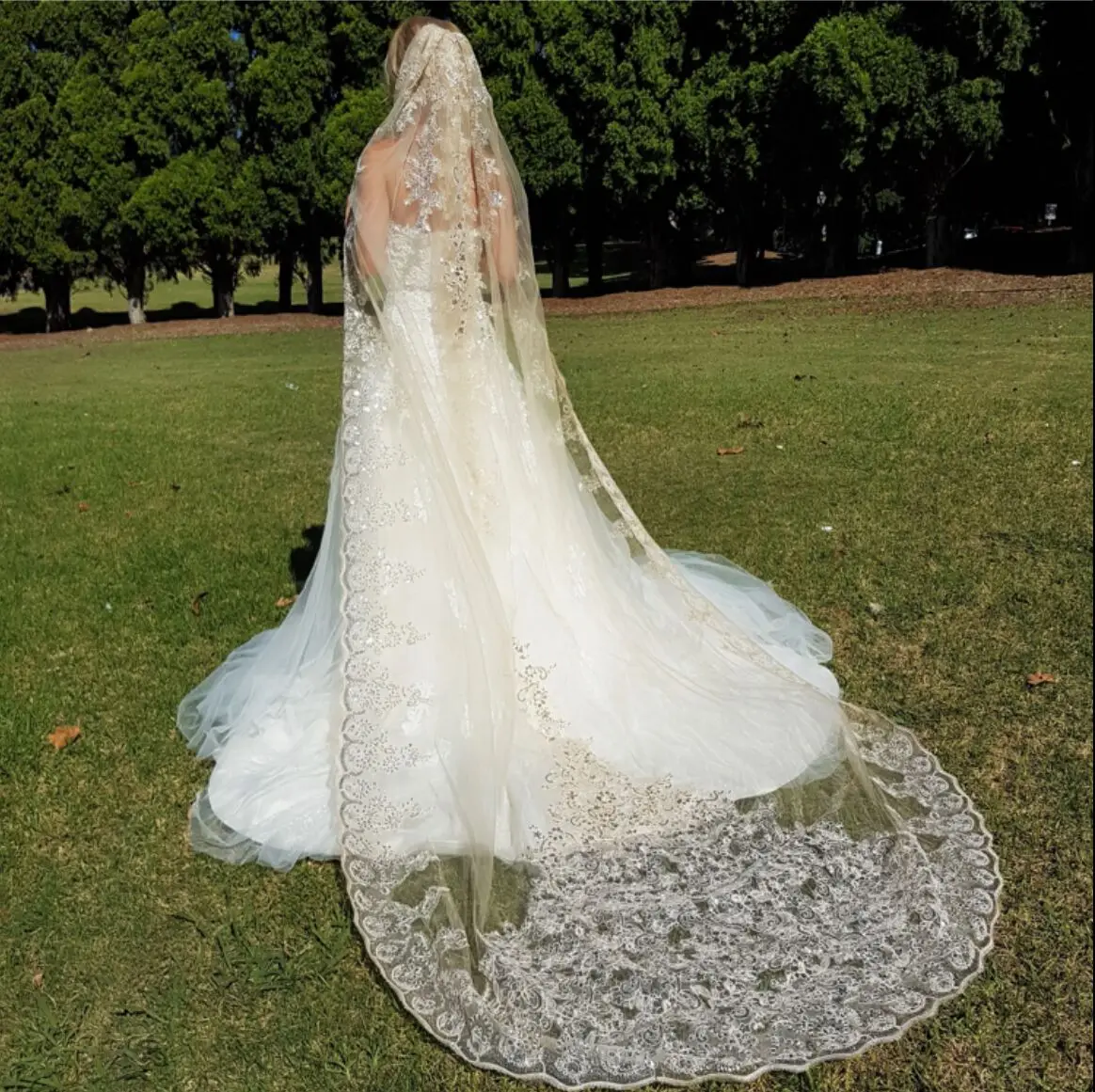 New Luxury Cathedral Veil 3M Bridal Veils Sequins Appliques Lace Edge Custom Made Long Wedding Veils Sequins Veil Shiny veils