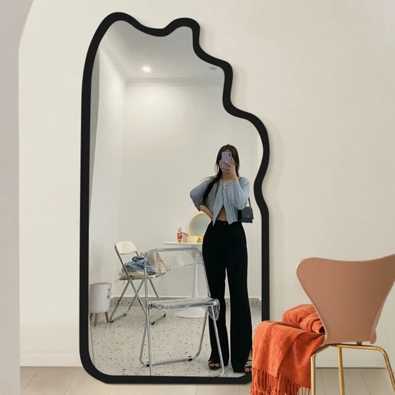 Célébrités américaines sur Internet, dressing au sol avec miroir ondulé, design de forme spéciale