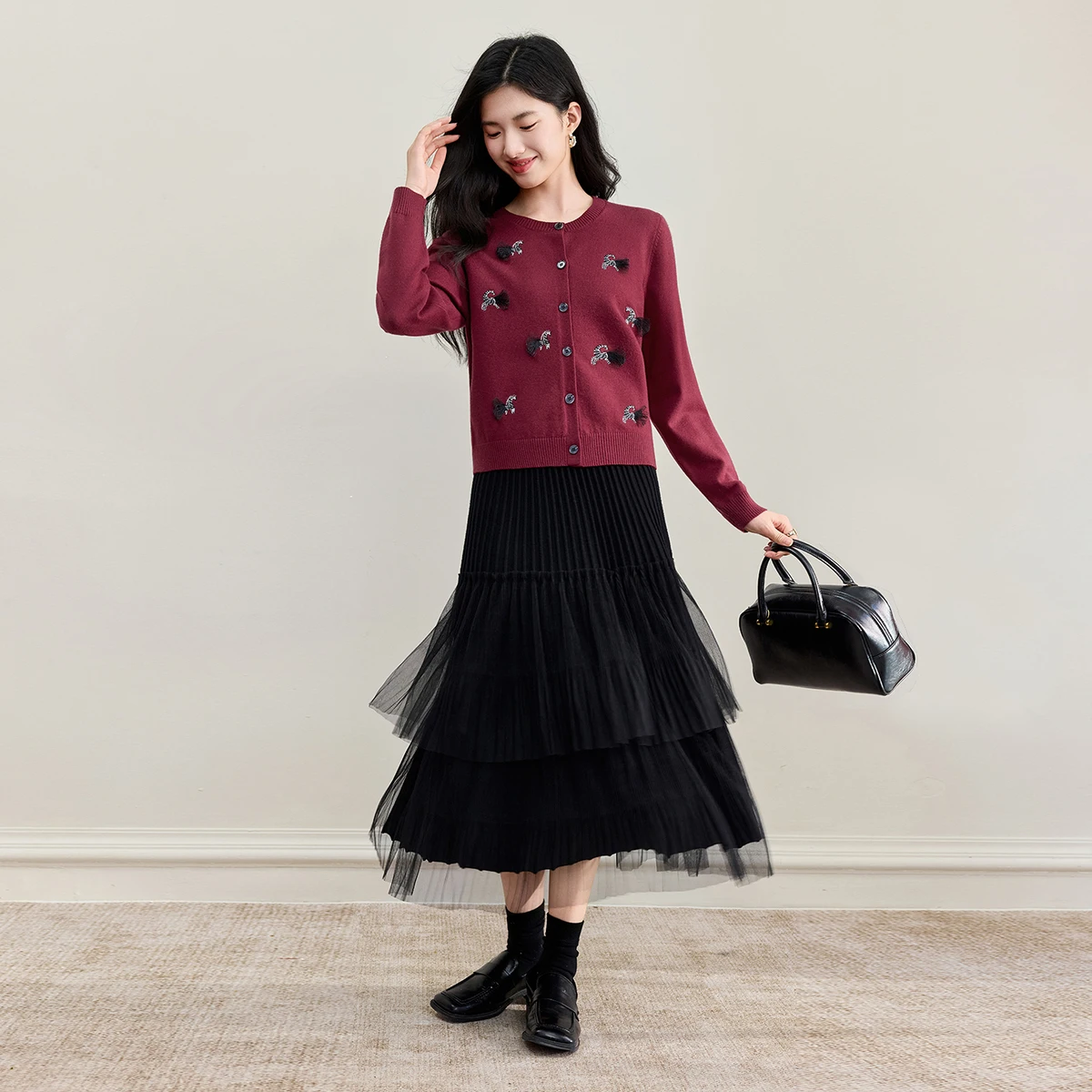 SENTUBILA Women's Lucky Pony Commuter Cardigan 2025 Autumn New Soft O-Neck Single-Breasted Casual Knit Sweater Coat W53EB3516