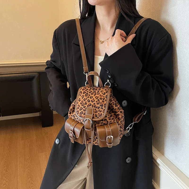 حقائب ظهر نسائية صغيرة من الجلد المخملي بجيوب مزدوجة من Leftside 2025 حقيبة ظهر فاخرة بتصميم الفهد حقائب سفر للطلاب #4