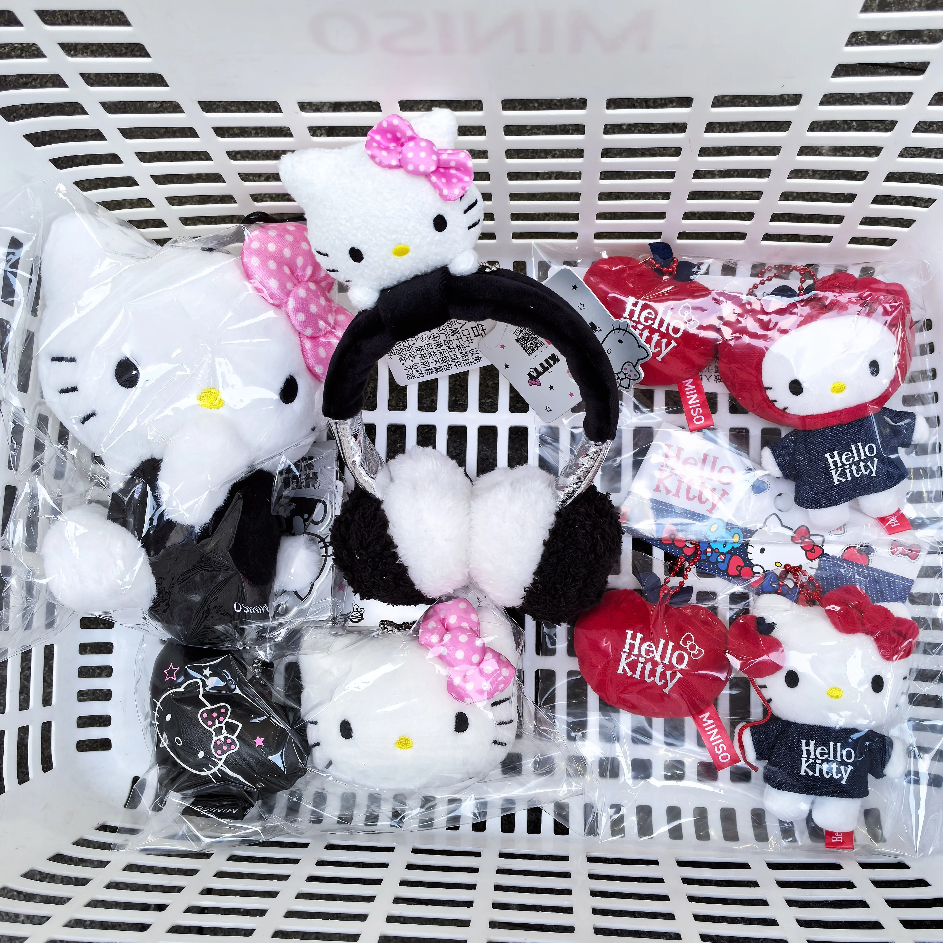

Genuine Hello Kitty Black And White Minimalist Series Plush Pendant Kawaii Headset Pendant Love Kitty Apple Kitty Bag Decoration