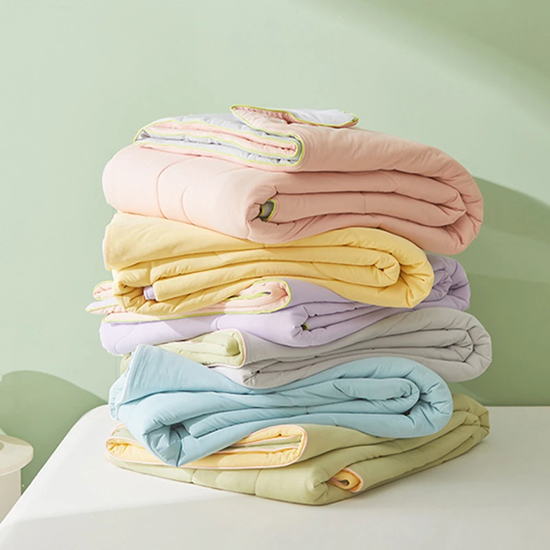

Summer Cooling Comfortable Blanket Silky Soft Air Condition Quilt Lightweight Summer Quilt with Breathable Cooling Fabric