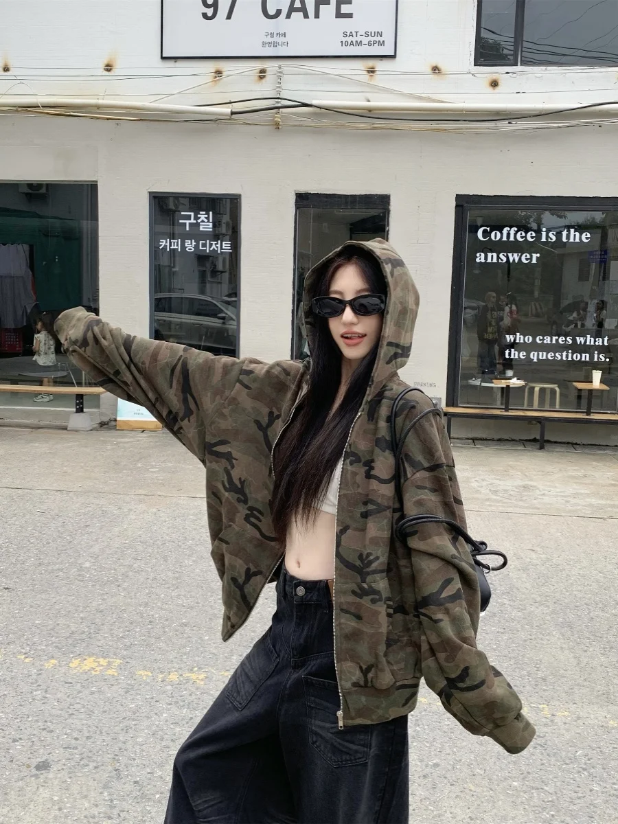 

Осенняя новая женская камуфляжная куртка с капюшоном в стиле ретро, свободная универсальная куртка на молнии, повседневный топ, модная женская ветровка для поездок на работу