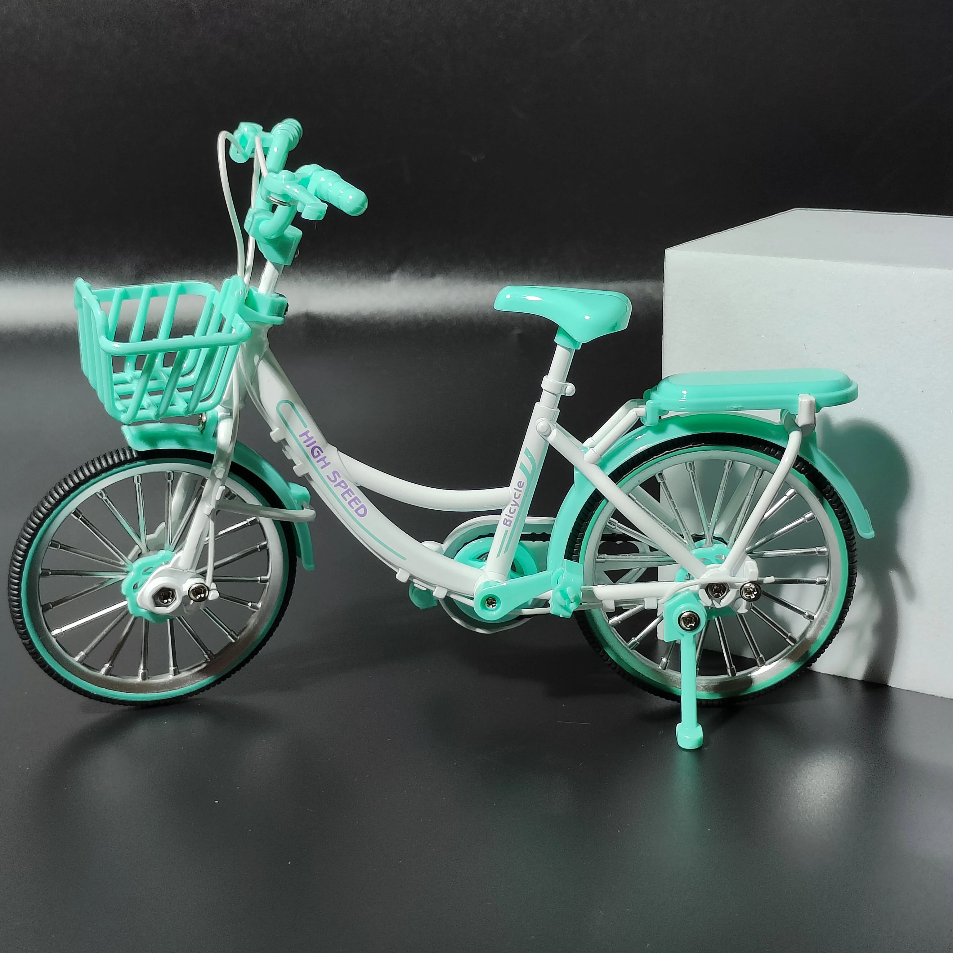 Ozdoba w stylu vintage, nowy model roweru na palec dla kobiet, dekoracyjny przedmiot kolekcjonerski, z niebieskim rowerem, łańcuchem, odpowiedni do wprowadzania w obracanie się na rowerze dla dzieci, prezent urodzinowy, prezent świąteczny, prezent na Halloween i Wielkanoc.