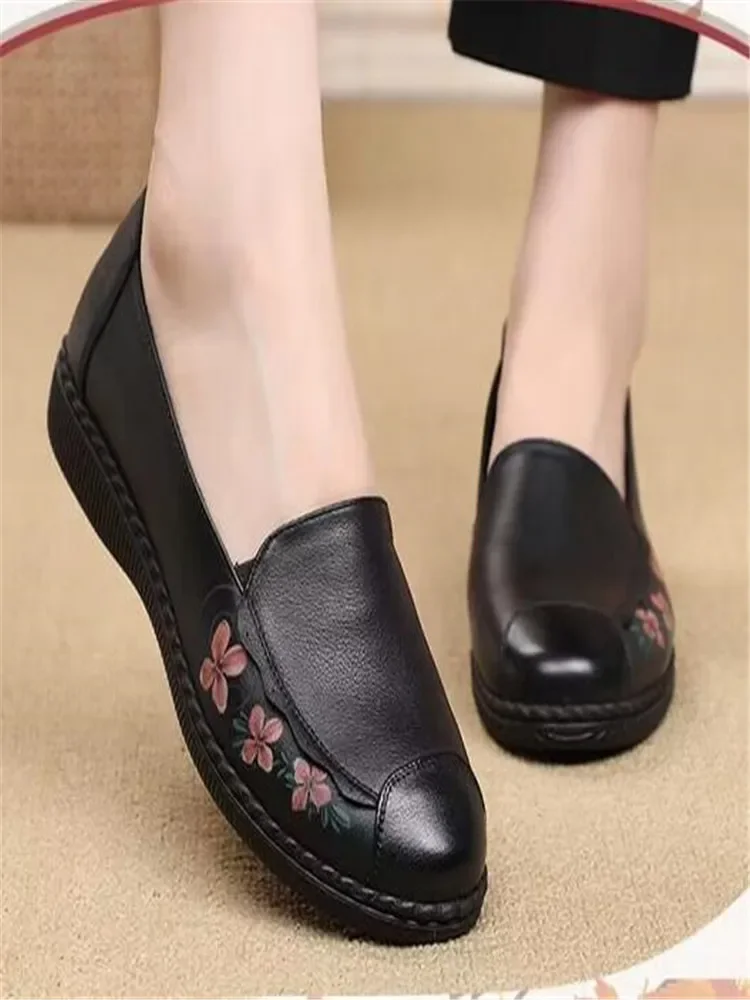 Vintage Genuine Leather Shoes Women Floral Print Ballet Flats Black Ladies Retro Loafers Elderly Flat Shoes Soft Wide Moccasins