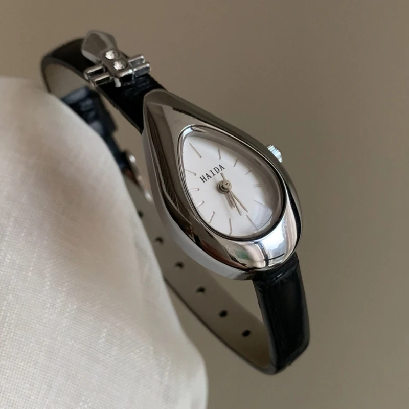 Nuevo diseño inspirado en Pipa con un Esfera elegante y elegante Exquisita correa de cuero genuino de estilo chino Reloj de cuarzo para mujer de nicho