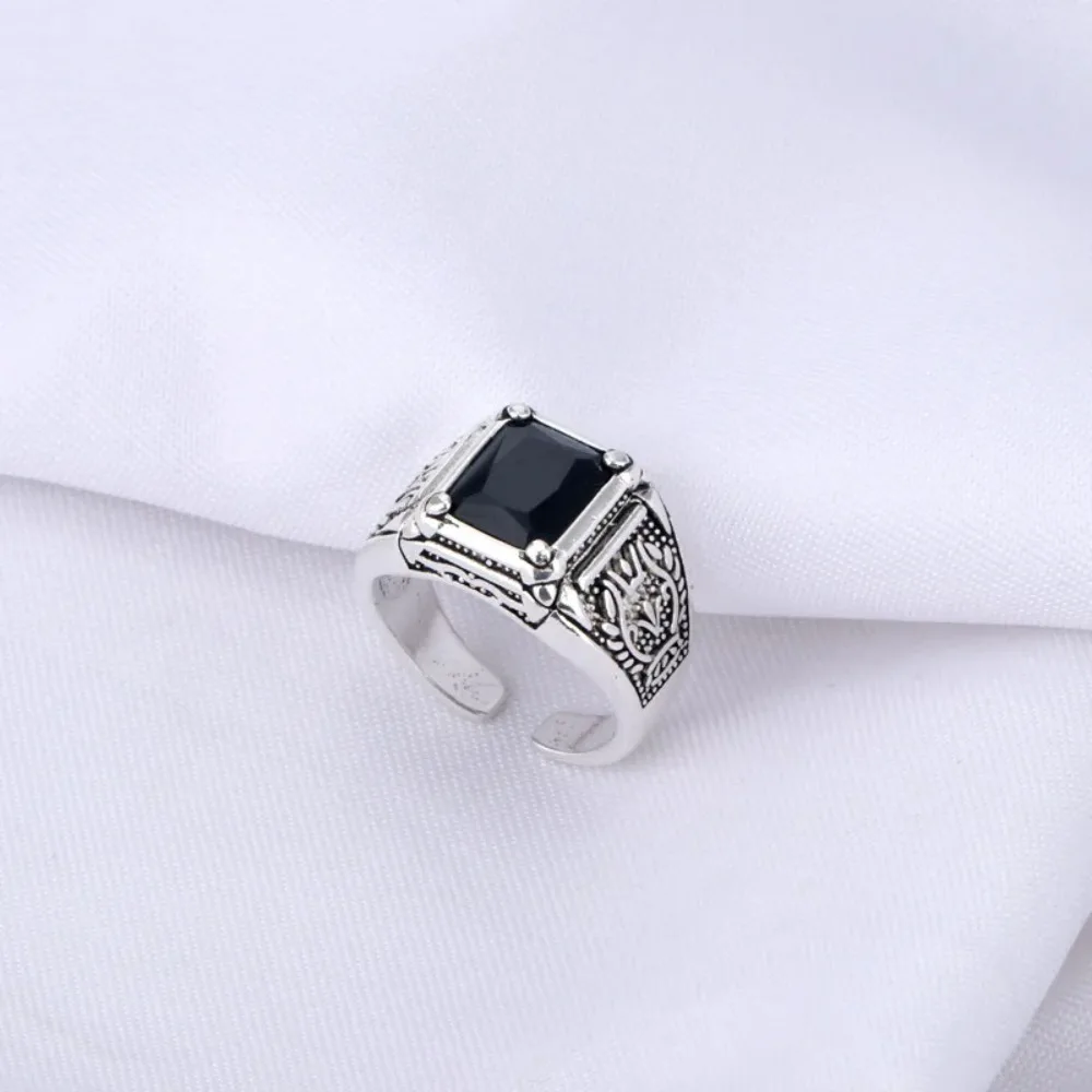 Simple Fashion Creative Trend Niche Vintage Black Crystal Men's Open Adjustable Ring Street Personality Party Ring Gift Jewelry