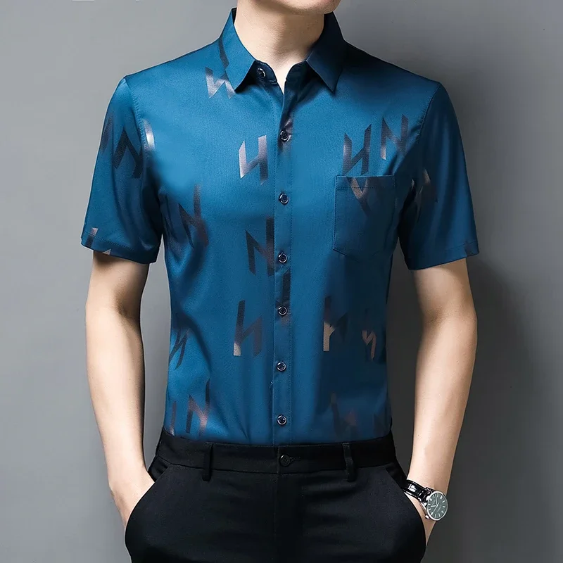 New Men\'s Business Casual Short Sleeved Shirt No Iron and Wrinkle Resistant Top