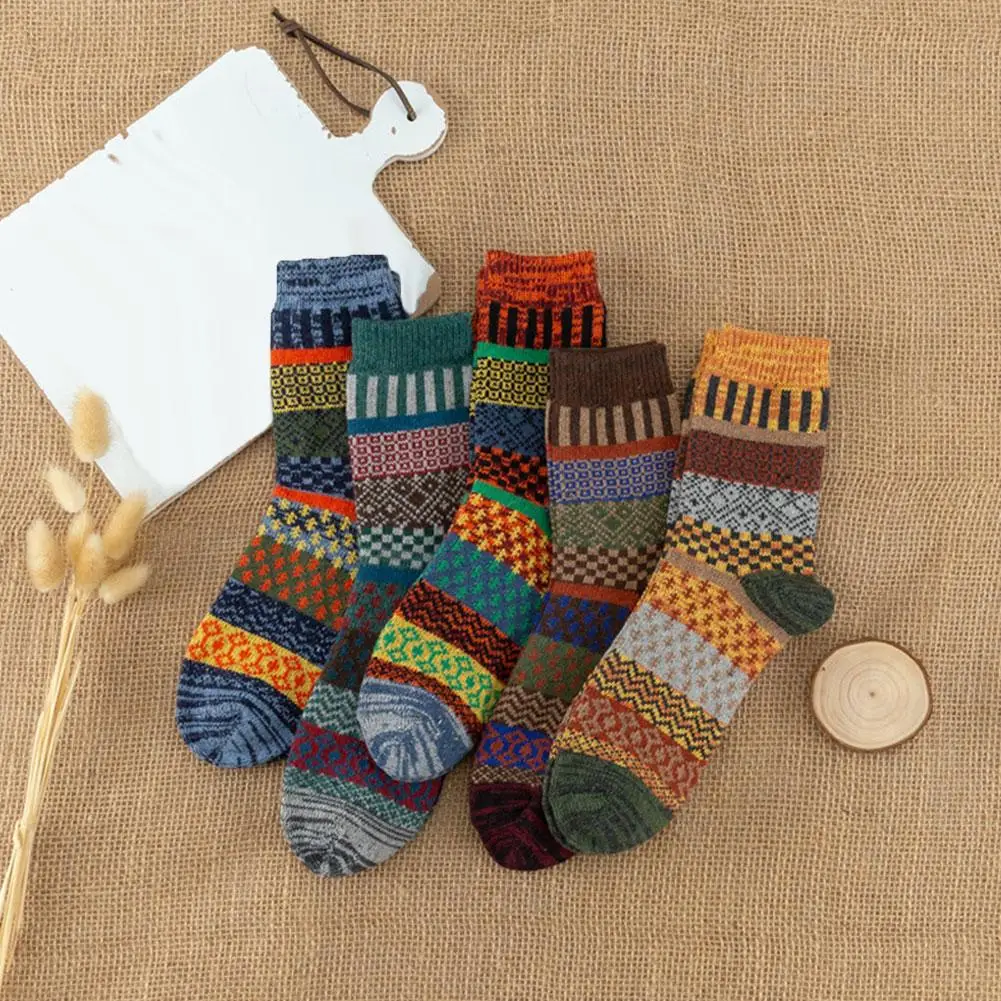 

5 пар красочных разноцветных утепленных толстых носков до колена унисекс, мягкие, приятные для кожи зимние теплые вязаные носки средней длины