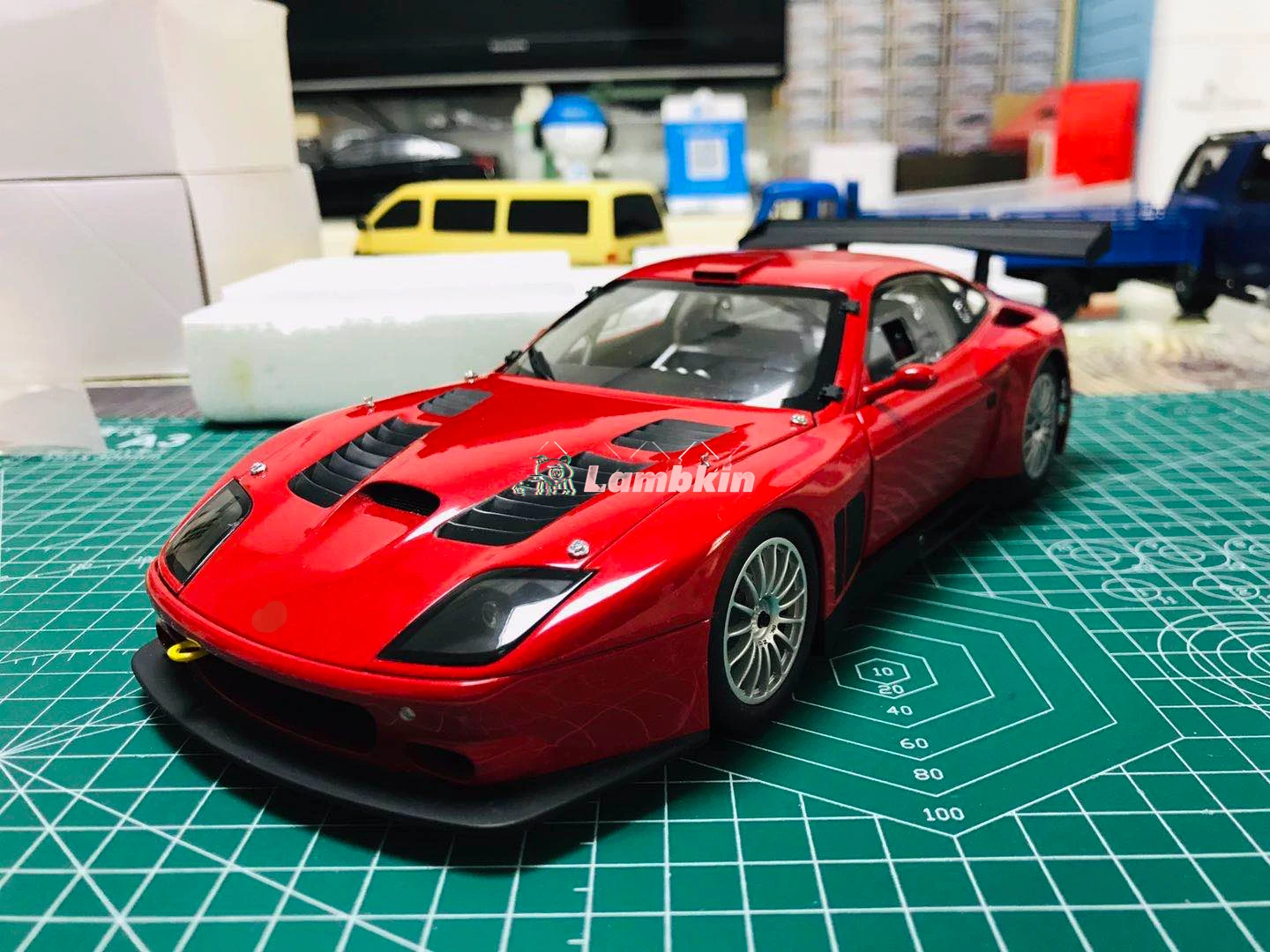 

Модель автомобиля KYOSHO 1:18 для Maranello 575GTC 2003, красный коллекционный орнамент