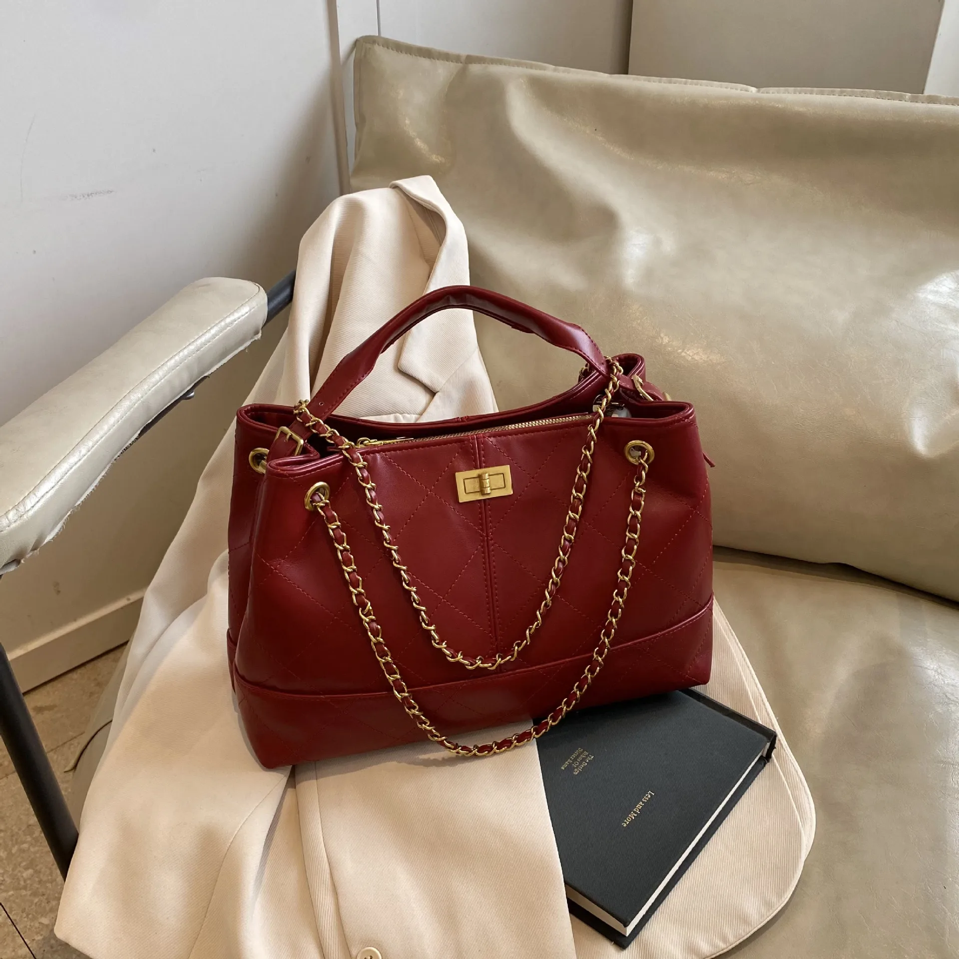 

2025 New LuxuryQuilted Bag | Cowhide & Suede | Chain Shoulder Bucket Bag | Women's High-end Versatile Bag |