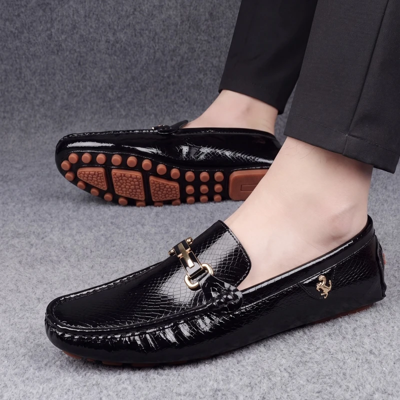 Modische Designer-Leder-Loafer für Herren, bequeme Slipper, leichte, rutschfeste Freizeitschuhe für Herren, flache Herrenschuhe. – Detail 7
