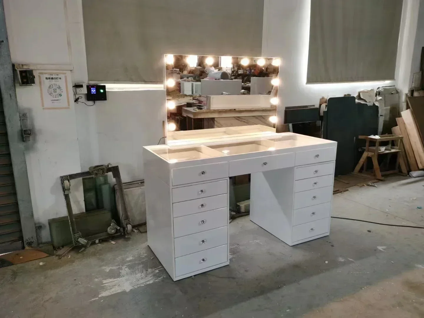 

Special Style Black Professional Makeup Station Lighting Salon Station 10 Years Hot Sales