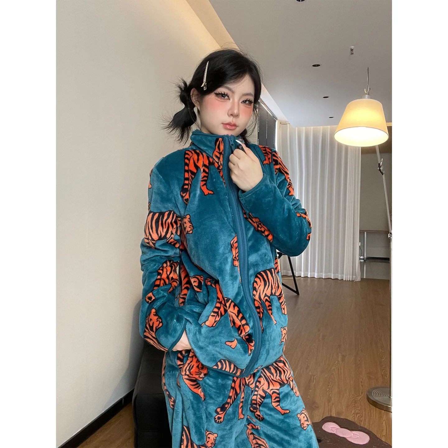 Winter Women's Pajama Set Tiger Print Warm Fleece Ladies Long Sleeve Sleepwear 2 Pcs with Pant Zipper Homewear for Female