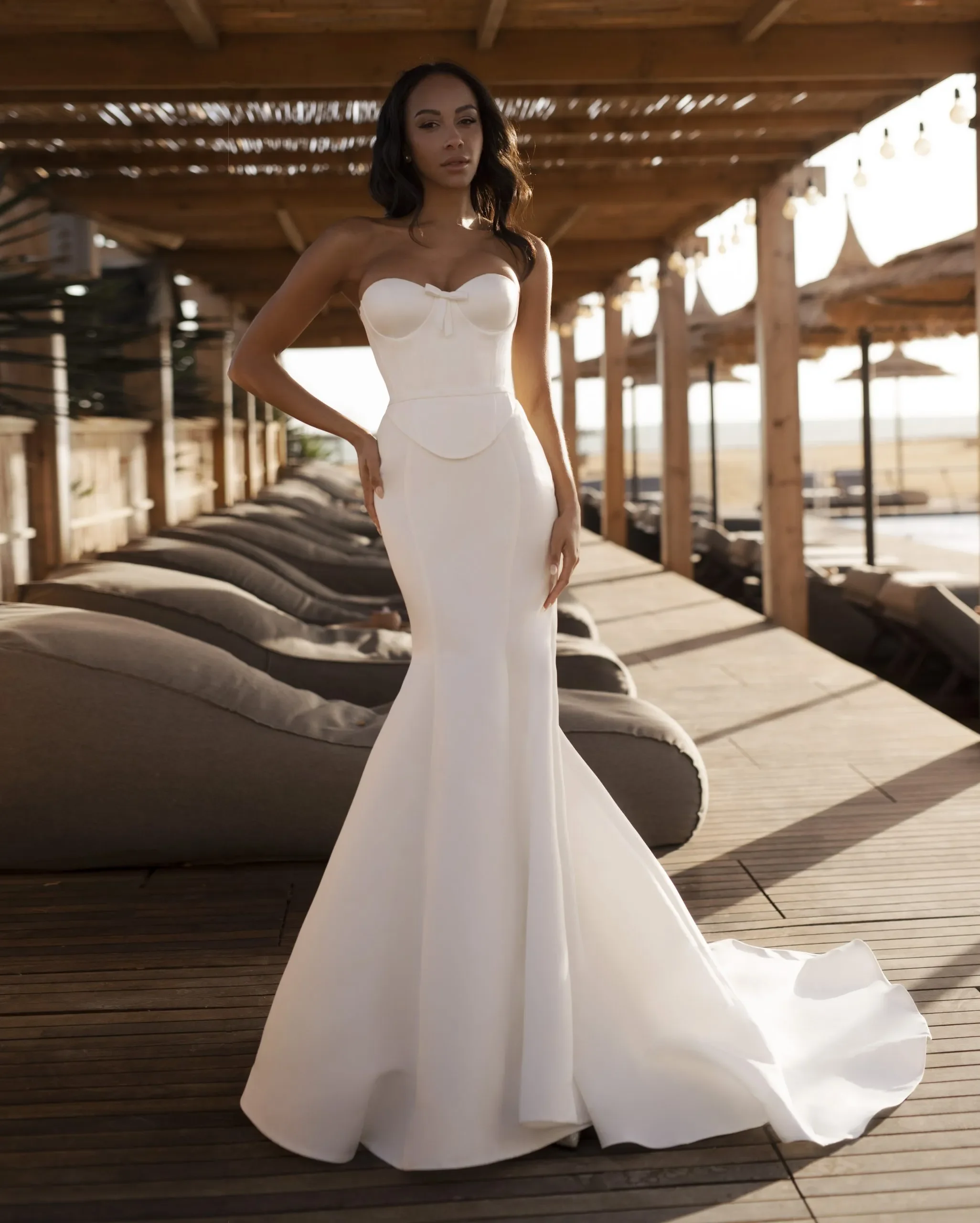 Vestido de novia personalizado de sirena sin tirantes, mochila Sexy, caderas, hasta el suelo, playa, boda romántica, elegante, fiesta nupcial