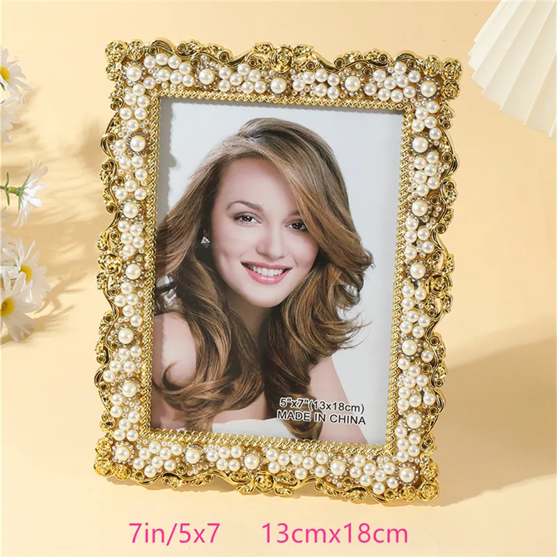 European-Inspired Pearl Frame with Diamond-Like Sparkle