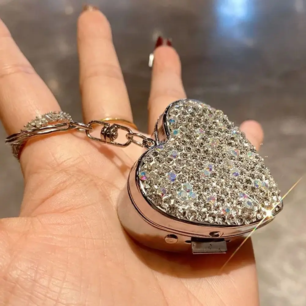 光沢のあるラインストーンミニ金属ピルボックスポータブルケバケバ旅行ピルオーガナイザー 2 グリッドハート形薬収納ボックスホーム