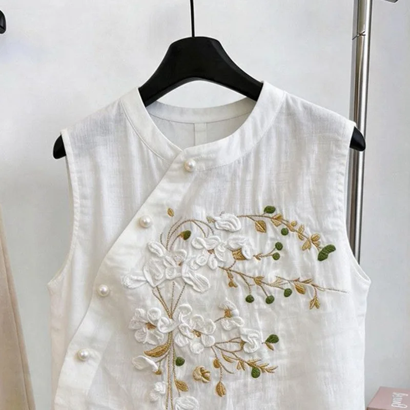 New Chinese style white buckle sleeveless vest women's new fashion niche versatile age-reducing women's vest